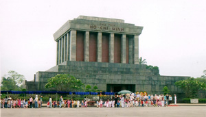 Over 42,000 people visit President Ho Chi Minh’s mausoleum